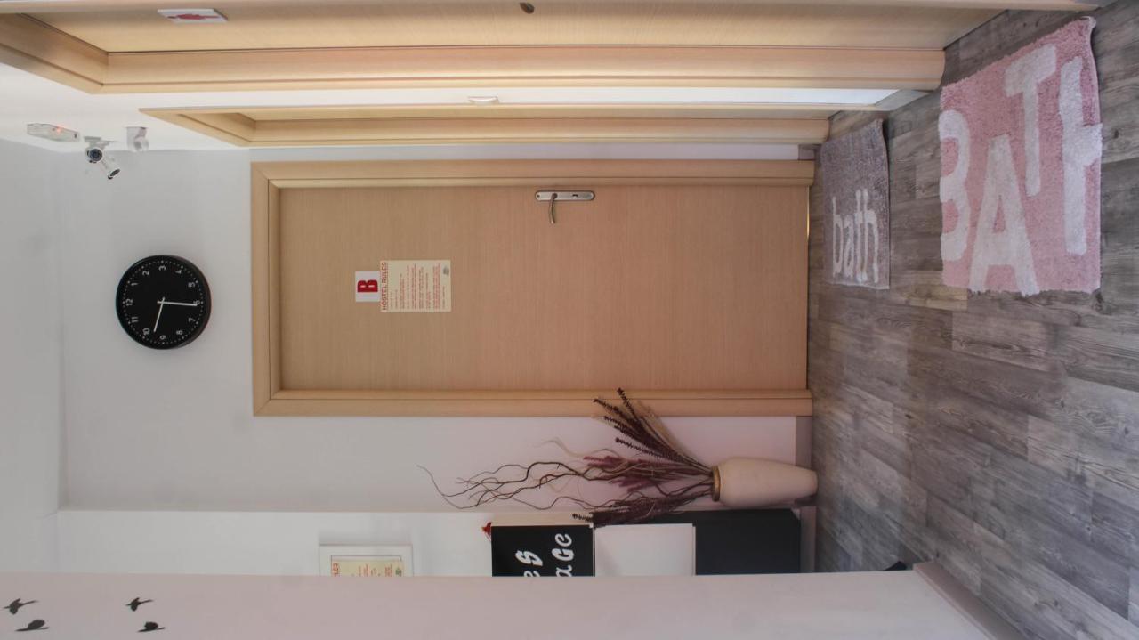 Meteora Central Hostel กาลัมปากา ภายนอก รูปภาพ